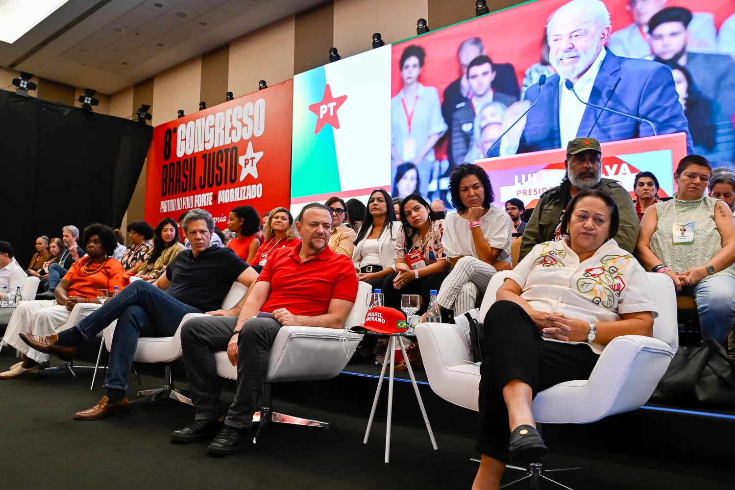 Votações do congresso partidário terminam neste domingo (26)