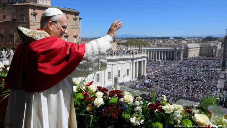 Papa Leão 14 clama pela paz em sua primeira missa de Páscoa