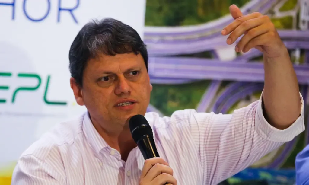 Pedágios altos fazem lucro de concessionária disparar junto a multas