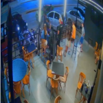 Policial à paisana impede atropelamento e atira em agressor