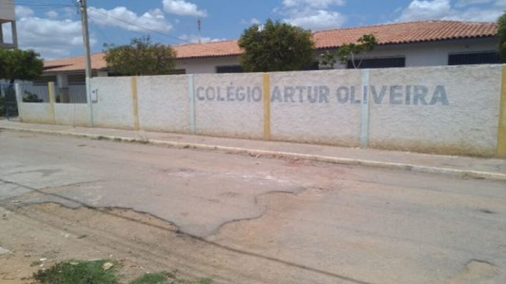 Professor é afastado por ato obsceno diante de alunos na Bahia