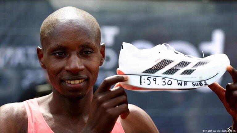 Queniano faz história ao completar maratona em menos de 2h