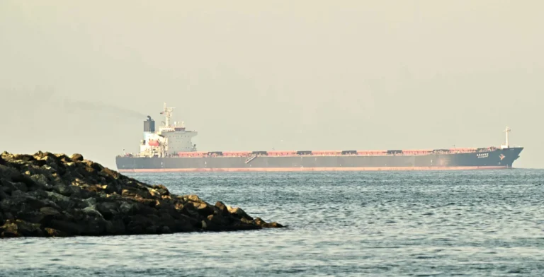 Reino Unido descarta bloqueio de Trump no Estreito de Ormuz