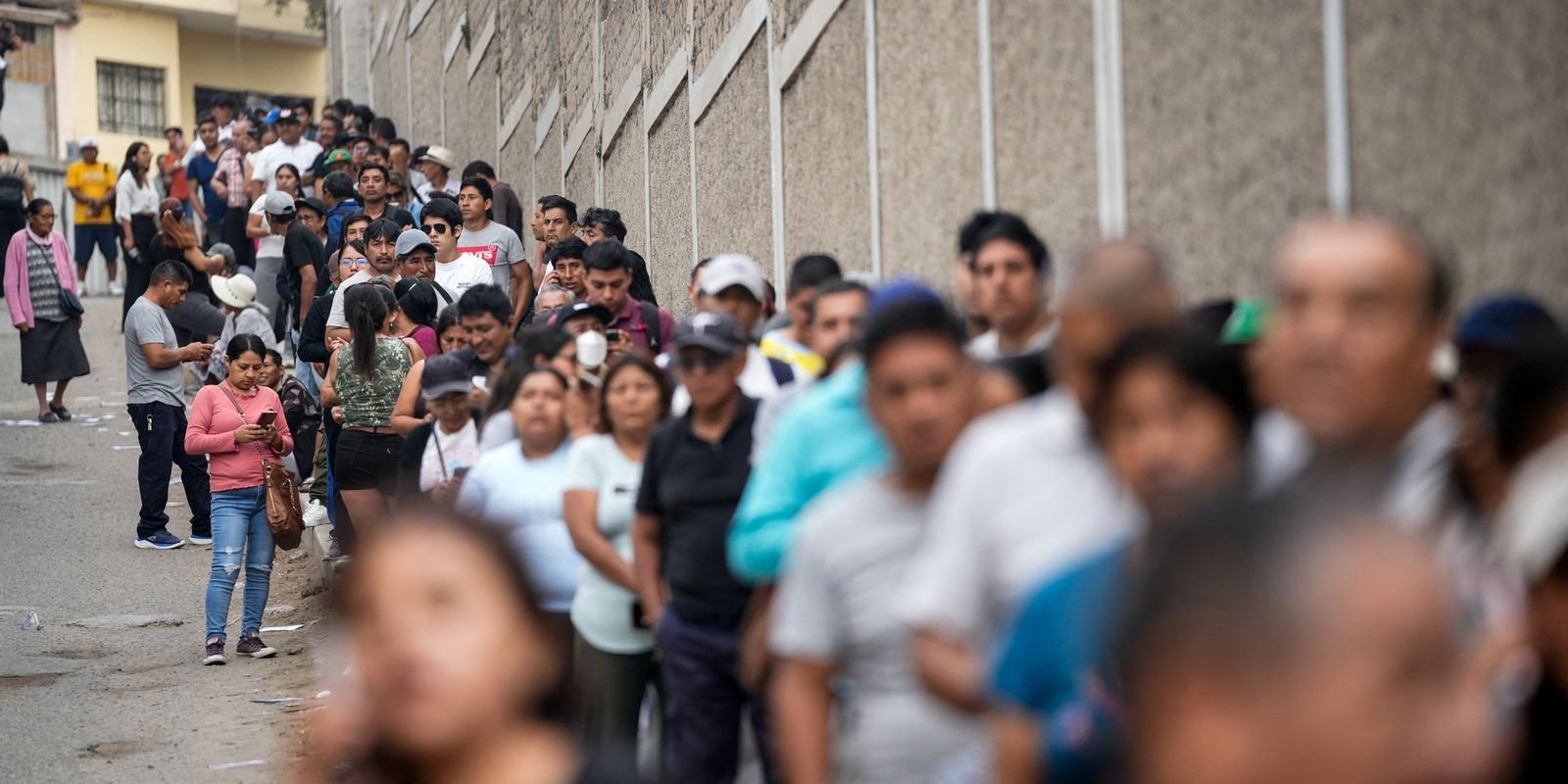 Renúncia do Chefe Eleitoral do Peru Complica Apuração de Votos