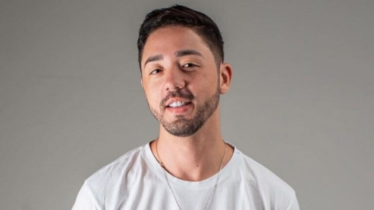 Rico Melquiades se filia ao PSDB para ser candidato e promete cirurgia plástica gratuita