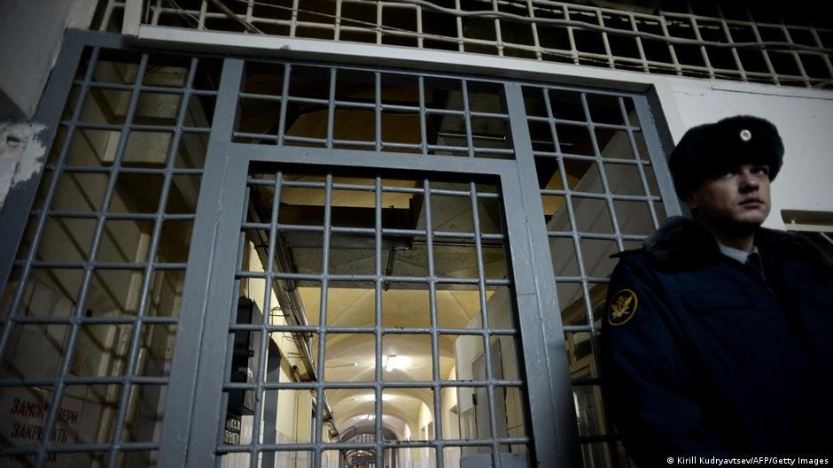 Rússia retém milhares de civis ucranianos em prisões secretas