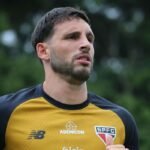 São Paulo Enfrenta Vitória com Seis Jogadores Ausentes no Brasileirão