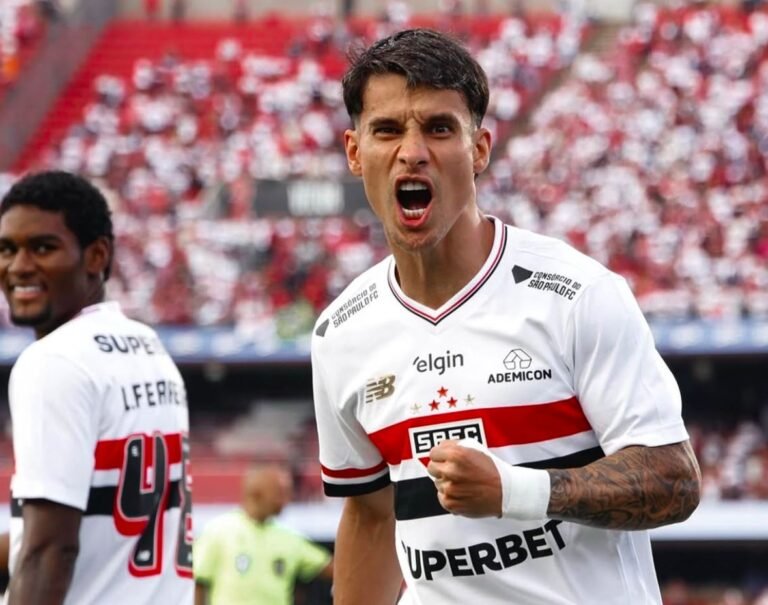 São Paulo vence Cruzeiro com show de Ferreirinha, dorme vice-líder e alivia pressão sobre Roger