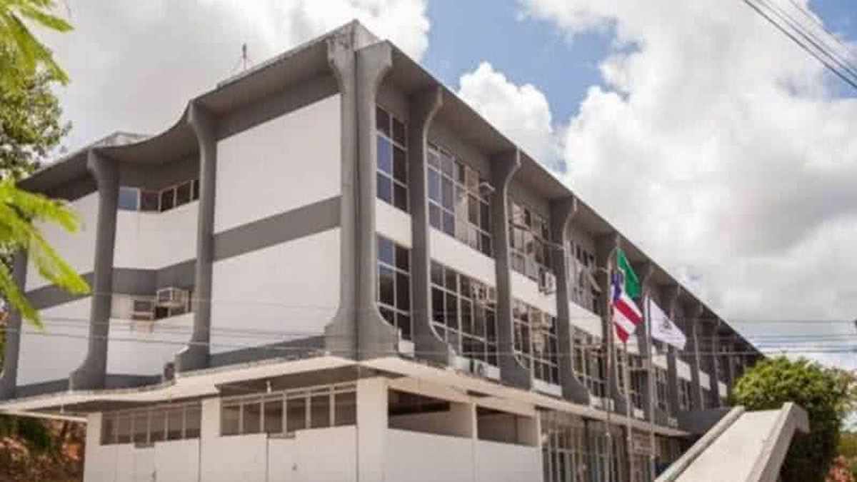 Simões Filho adquire R$ 2,3 milhões em material escolar; saiba mais