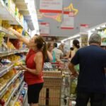 Supermercados propõem trabalho por hora após fim da escala 6×1