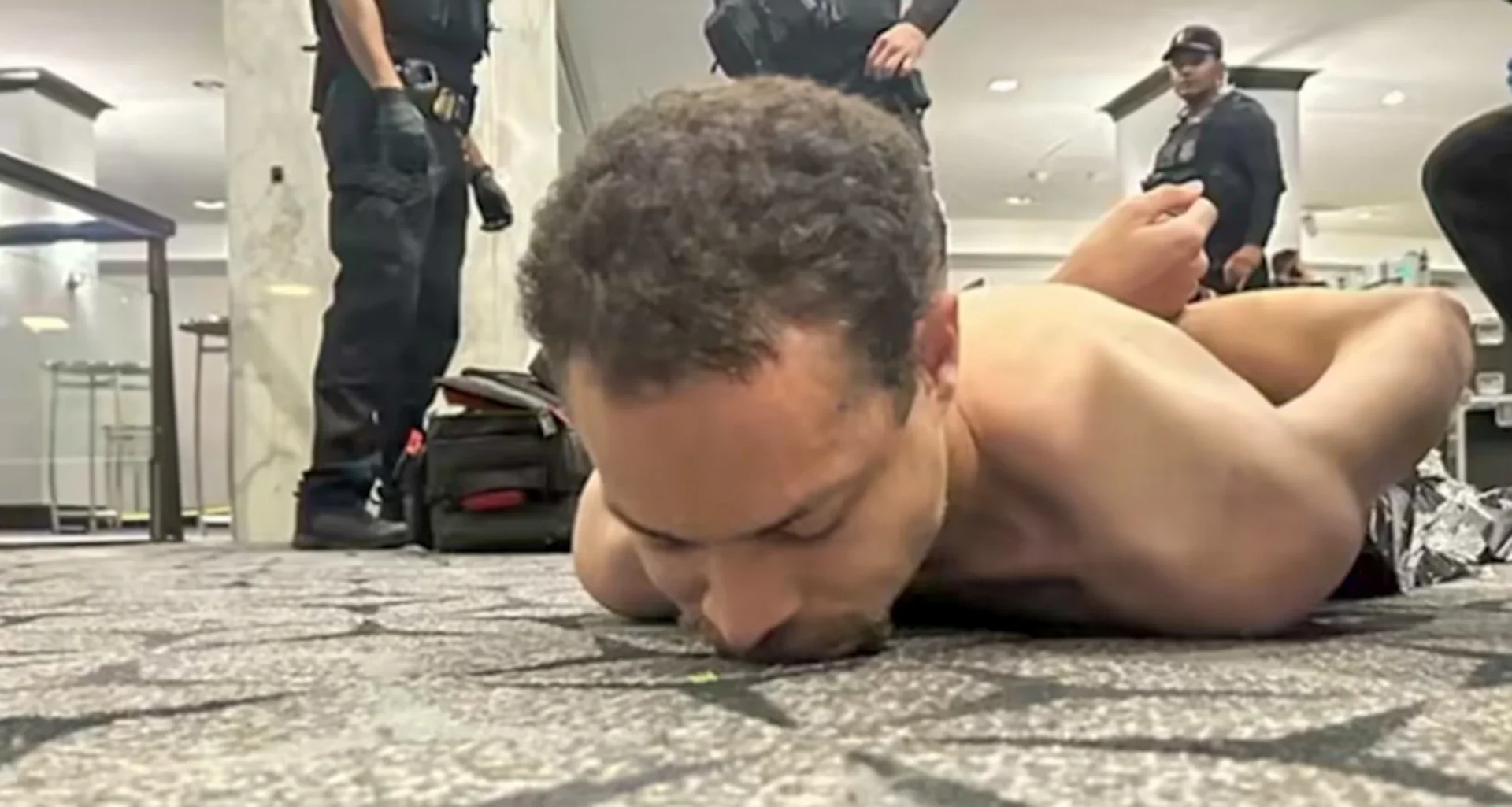 Suspeito de disparo é preso após evacuação de Trump em jantar