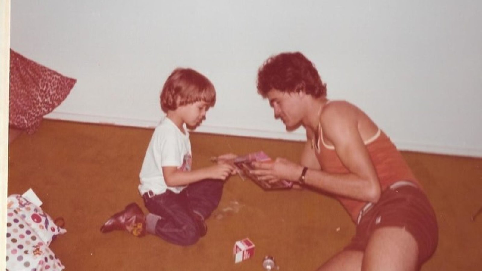 Tadeu Schmidt emociona ao se despedir de Oscar: 'História incrível'