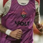 Torcedores criticam meia do Vitória após desempenho na Copa Nordeste Torcedores criticam meia do Vitória após desempenho na Copa Nordeste