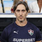 Torcida se manifesta no CT após revés na Libertadores Torcida se manifesta no CT após revés na Libertadores