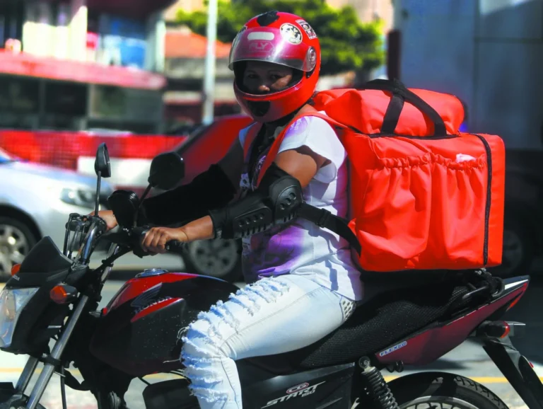 Trabalhadoras de Apps Exigem Regulamentação Justa e Diálogo com Governo