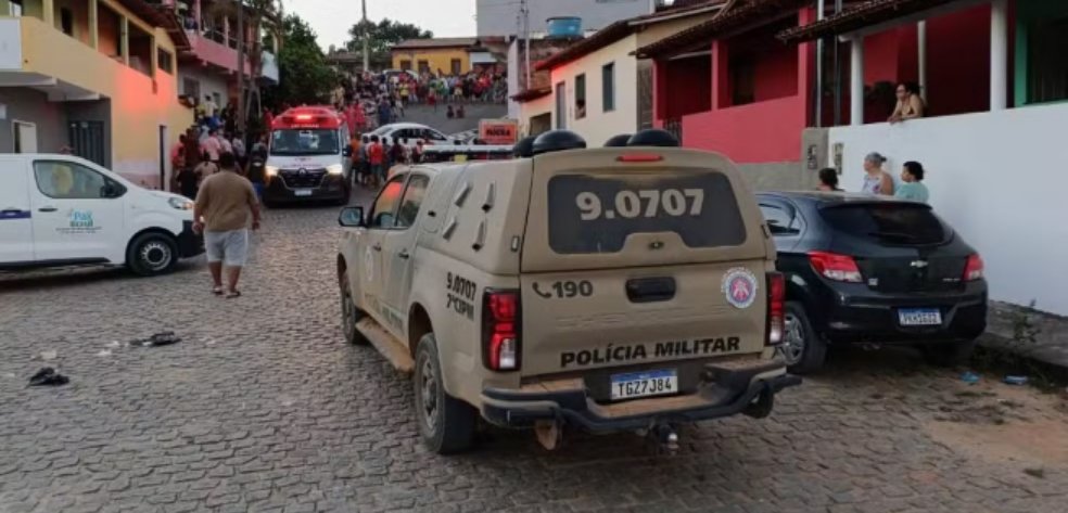 Tragédia na Bahia: Carro desgovernado causa morte de avó e neto