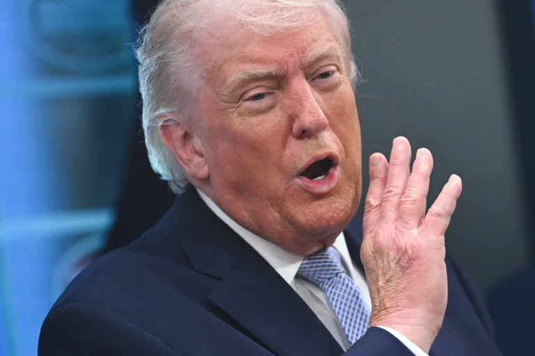 Trump ameaça sanções a países que armarem o Irã