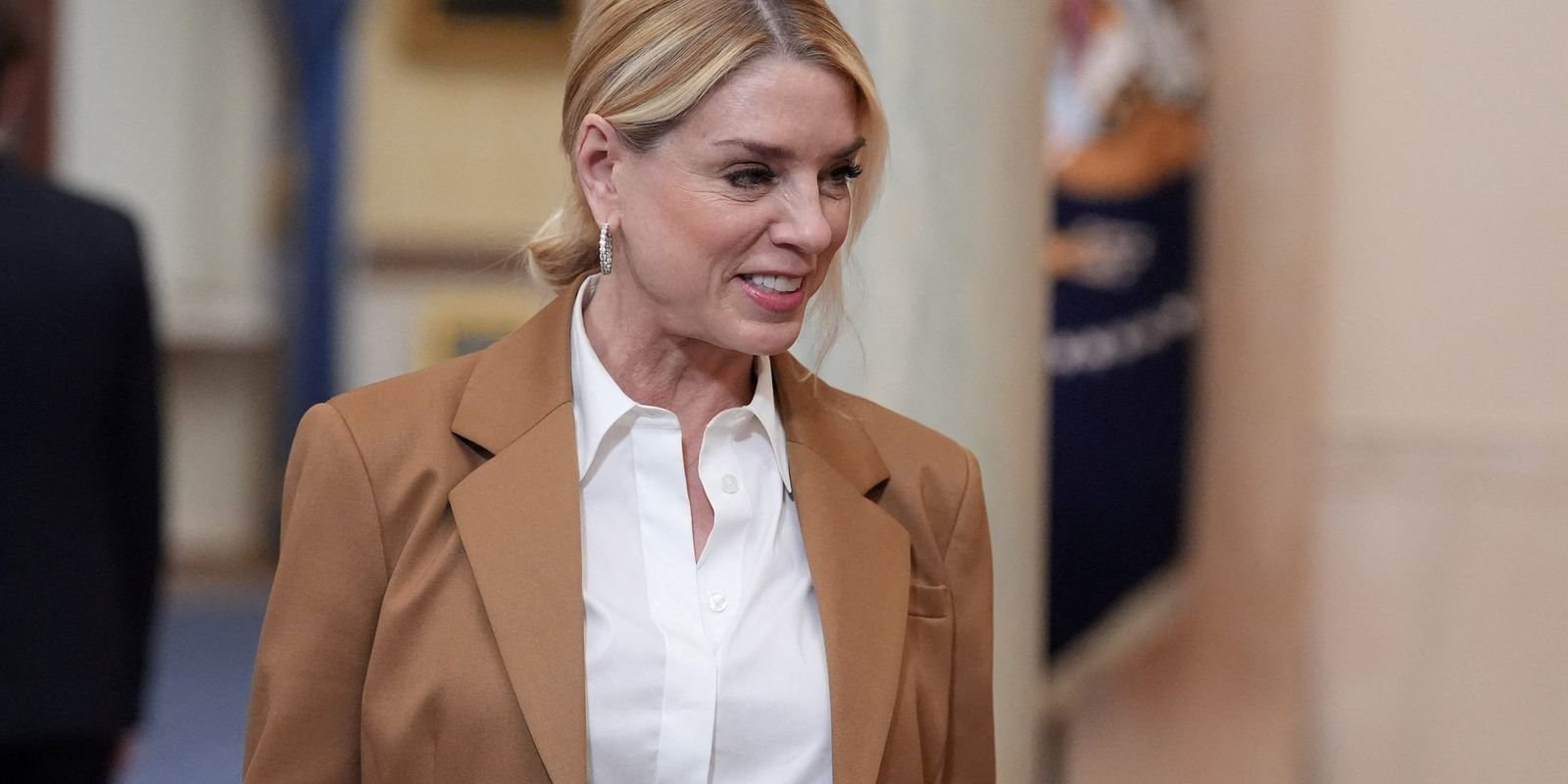 Trump destitui Pam Bondi da Procuradoria Geral dos EUA