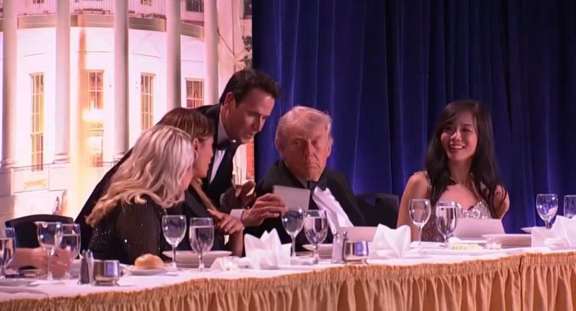 Trump é retirado de jantar em meio a relatos de disparos