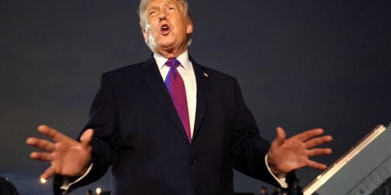 Trump intensifica ameaças ao Irã e ignora surge no petróleo