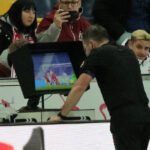 VAR aumenta tempo de jogo e reduz impedimentos no futebol