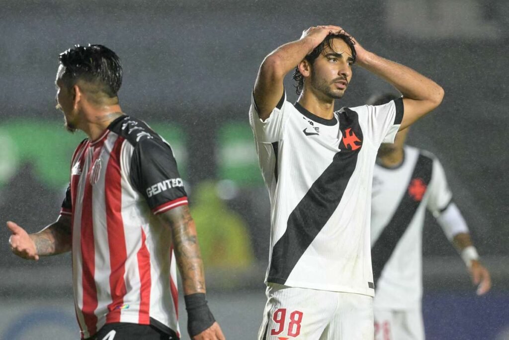 Vasco estreia na Sul-Americana com empate contra Barracas Central