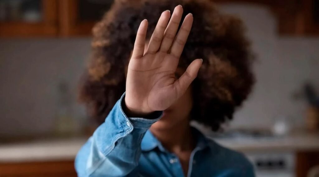 Violência contra mulheres: 900 atendimentos diários em 2025