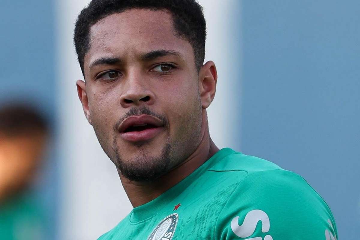 Vitor Roque pode desfalcar Palmeiras no dérbi contra Corinthians
