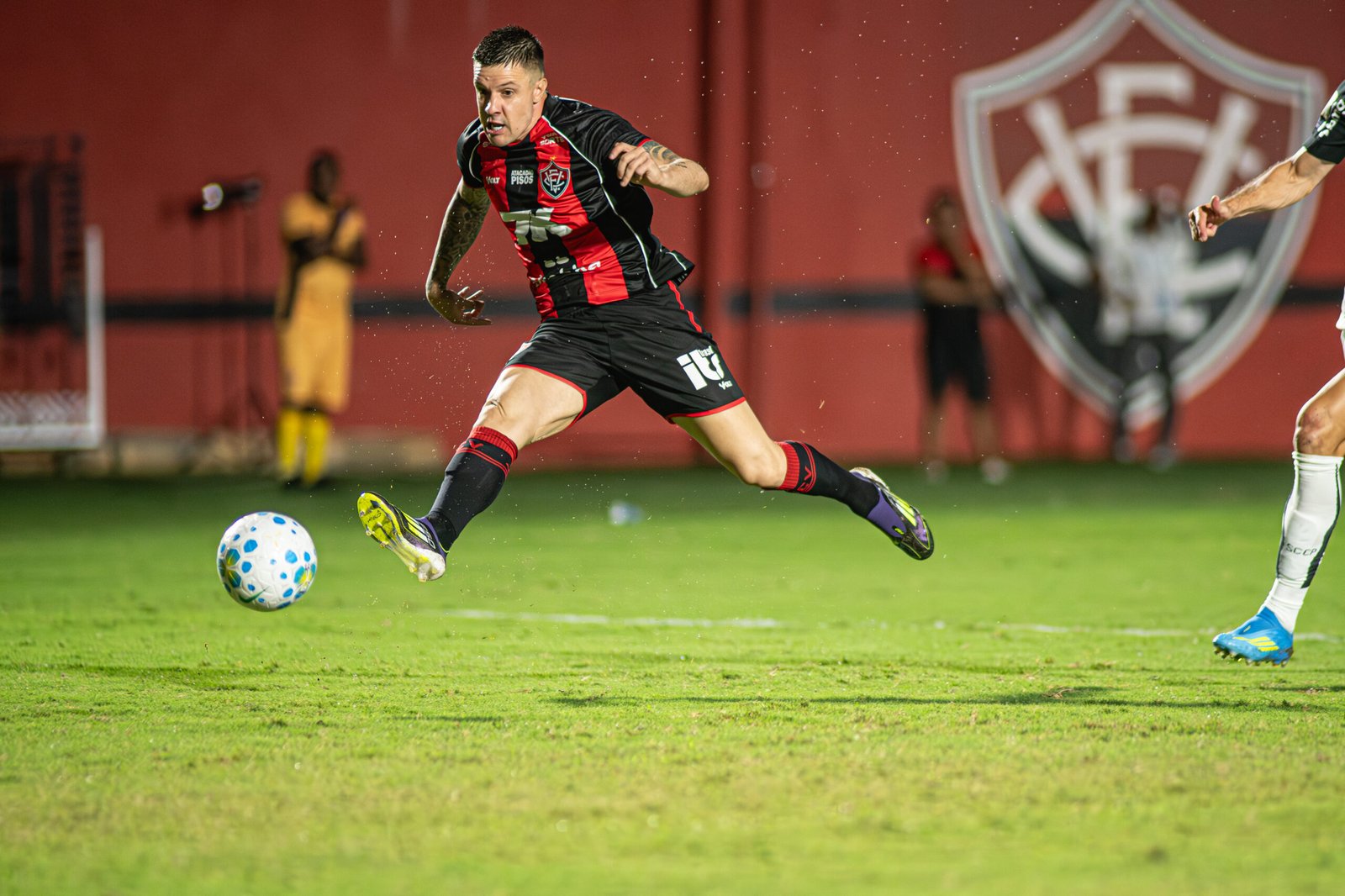 Vitória e Corinthians empatam em jogo sem gols no Barradão