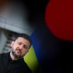 Zelensky: Alívio de sanções ao petróleo russo financia guerra