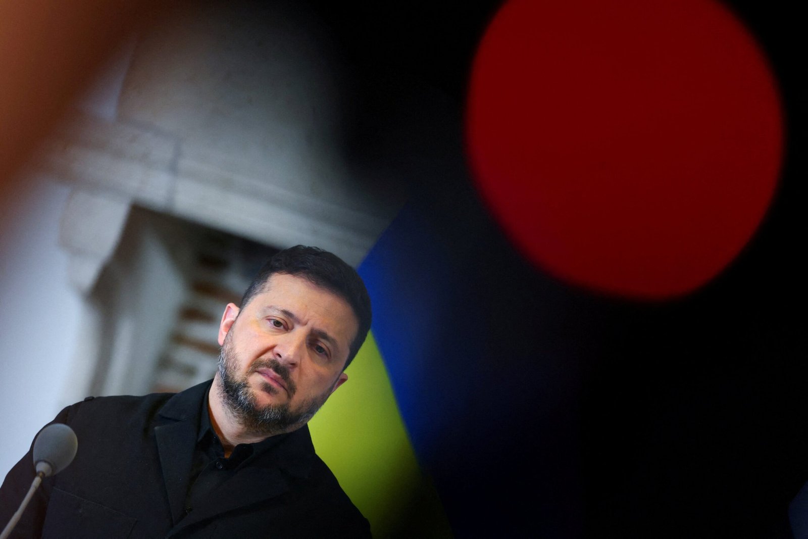 Zelensky: Alívio de sanções ao petróleo russo financia guerra