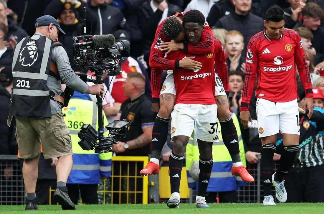 Manchester United derrota Liverpool e confirma retorno à Champions League