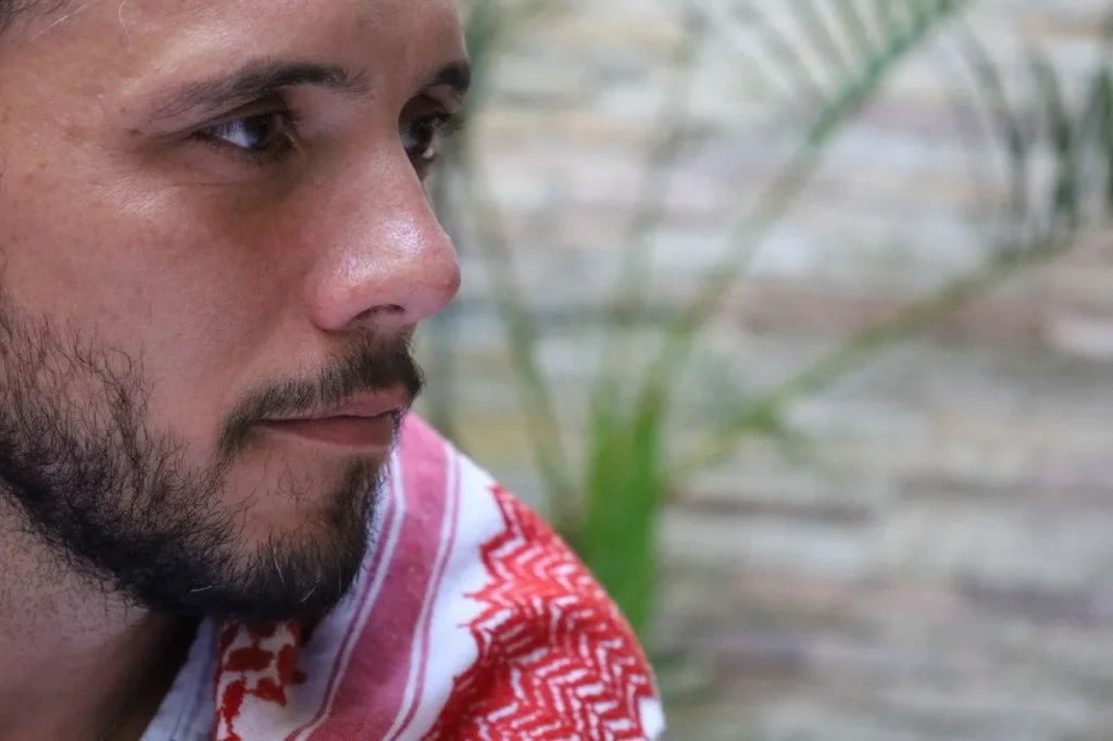 Ativista Thiago Ávila é interrogado em Israel após detenção marítima