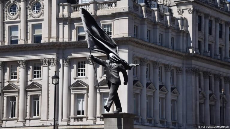 Banksy reivindica nova estátua icônica no centro de Londres