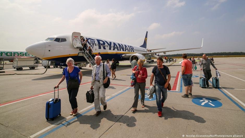 Conflito no Irã afeta companhias aéreas e férias na Europa
