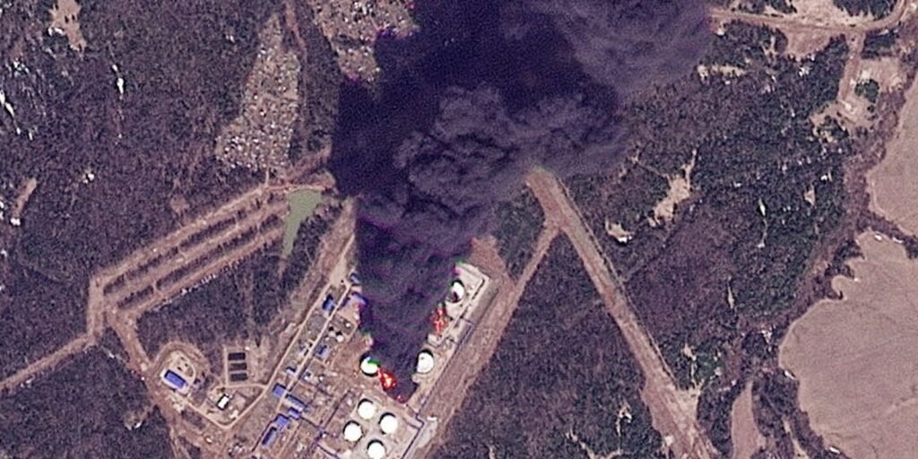 Drones da Ucrânia atacam refinarias de petróleo na Rússia