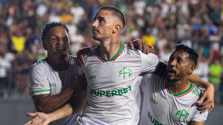Ex-atacante da Seleção brilha e garante vitória no Baianão Série B