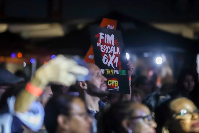 Público acompanha atividades culturais e políticas durante o Dia do Trabalhador na Casa do Gaúcho, em Porto Alegre