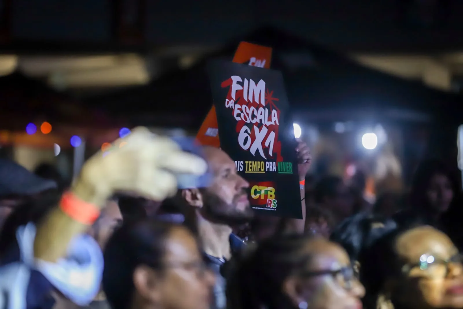 Público acompanha atividades culturais e políticas durante o Dia do Trabalhador na Casa do Gaúcho, em Porto Alegre