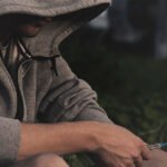 Jovens LGBTQIAPN+ e o Uso Precoce de Drogas: Entenda o Estigma