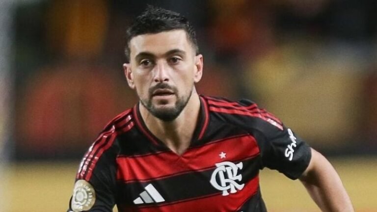Médico do Flamengo revela riscos de Arrascaeta na Copa