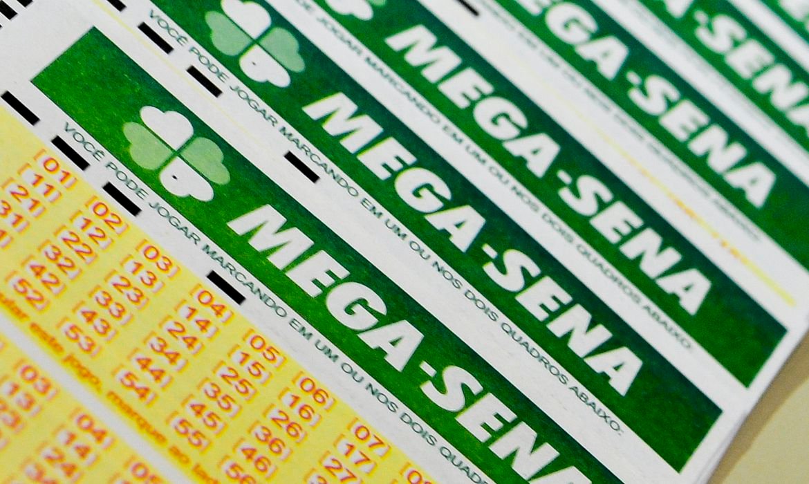 Mega-Sena sorteia prêmio de R$ 3,2 milhões; confira as dezenas