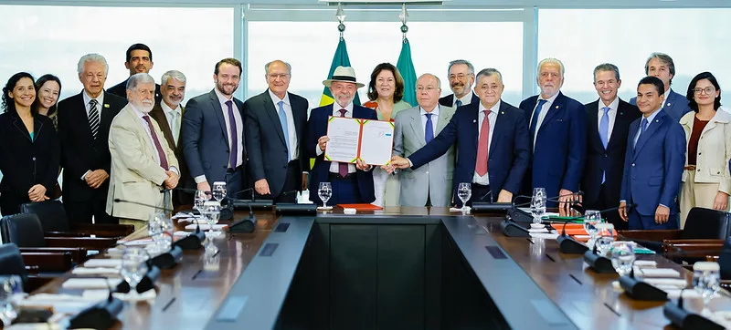 Presidente da República, Luiz Inácio Lula da Silva, durante assinatura do decreto de promulgação do Acordo de Comércio entre União Europeia e Mercosul, no Palácio do Planalto.