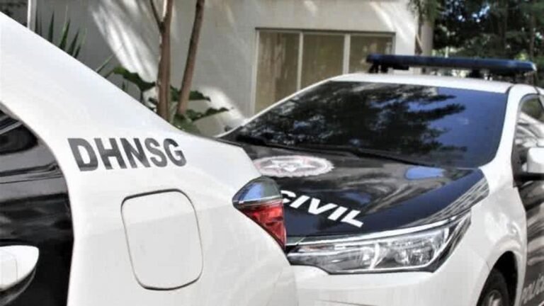 Mulher mascarada fere jovem com agulha em plena rua