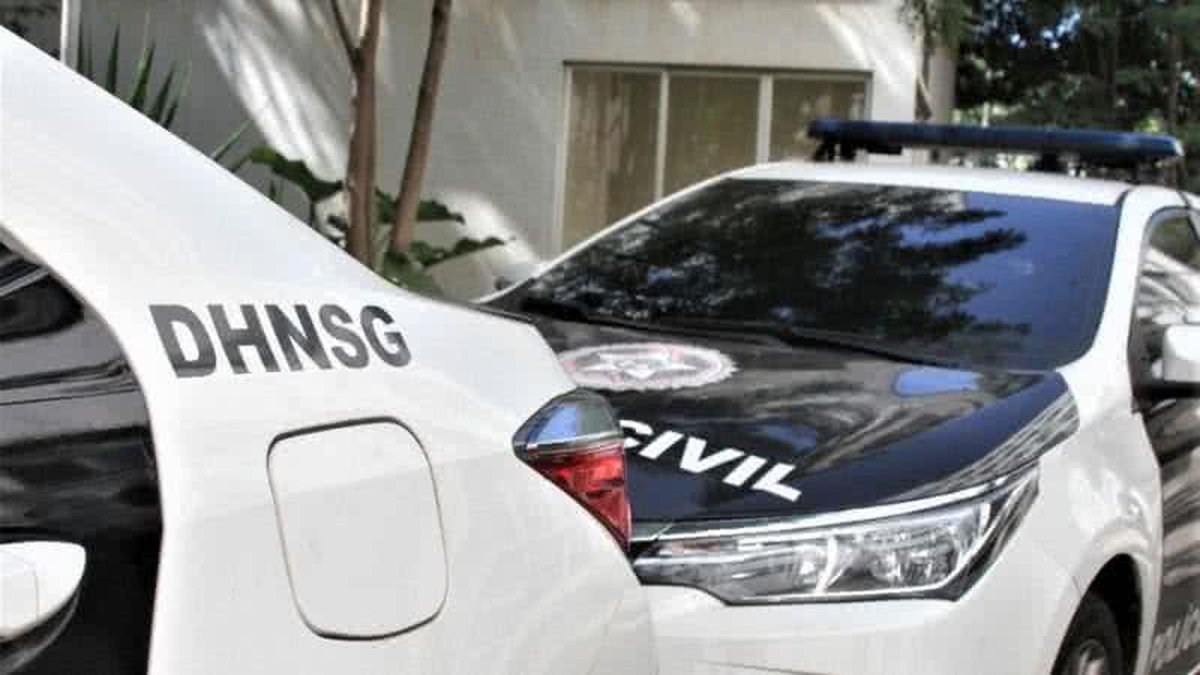 Mulher mascarada fere jovem com agulha em plena rua