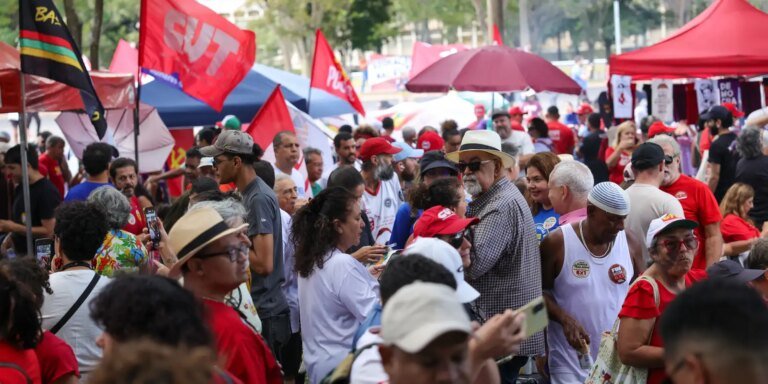 Sindicatos protestam por descanso e fim da jornada 6x1