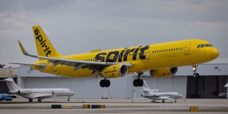 Spirit Airlines encerra operações nos EUA por conflito no Irã