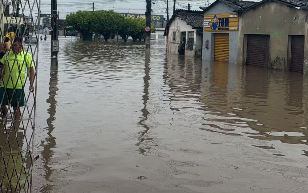 Temporais deixam 10 mortos e 3 desaparecidos no Brasil