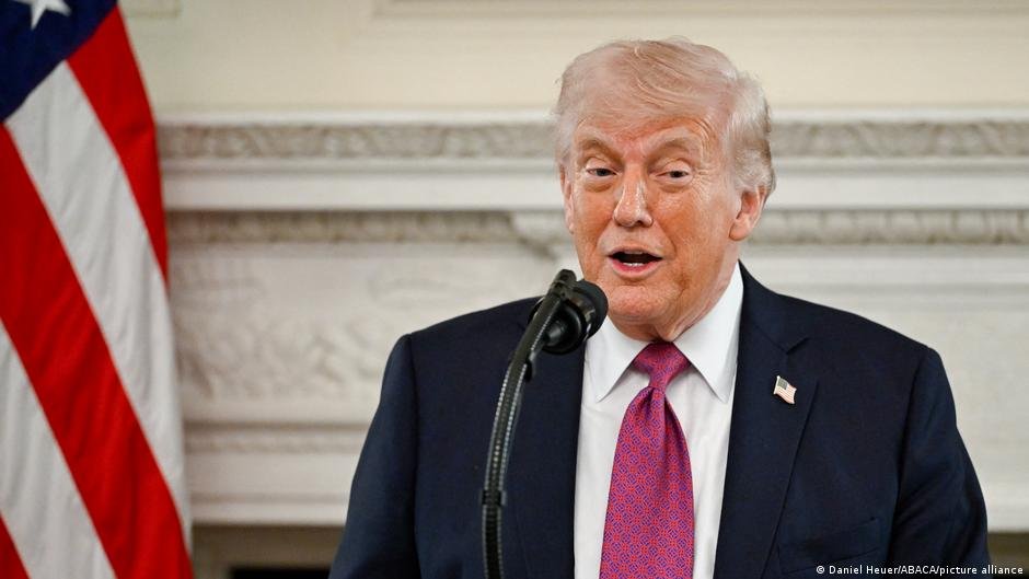 Trump impõe tarifa de 25% sobre veículos da União Europeia