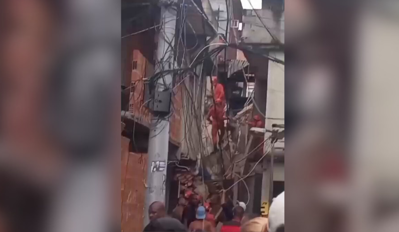 Imóvel desaba e mata duas meninas na Ilha do Governador no RJ